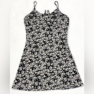 Hollister Women’s Black Ditsy Daisy Slip Summer Dress White Yellow Floral Detail